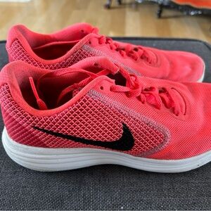 Nike pink/coral tennis shoes. Size 7.5